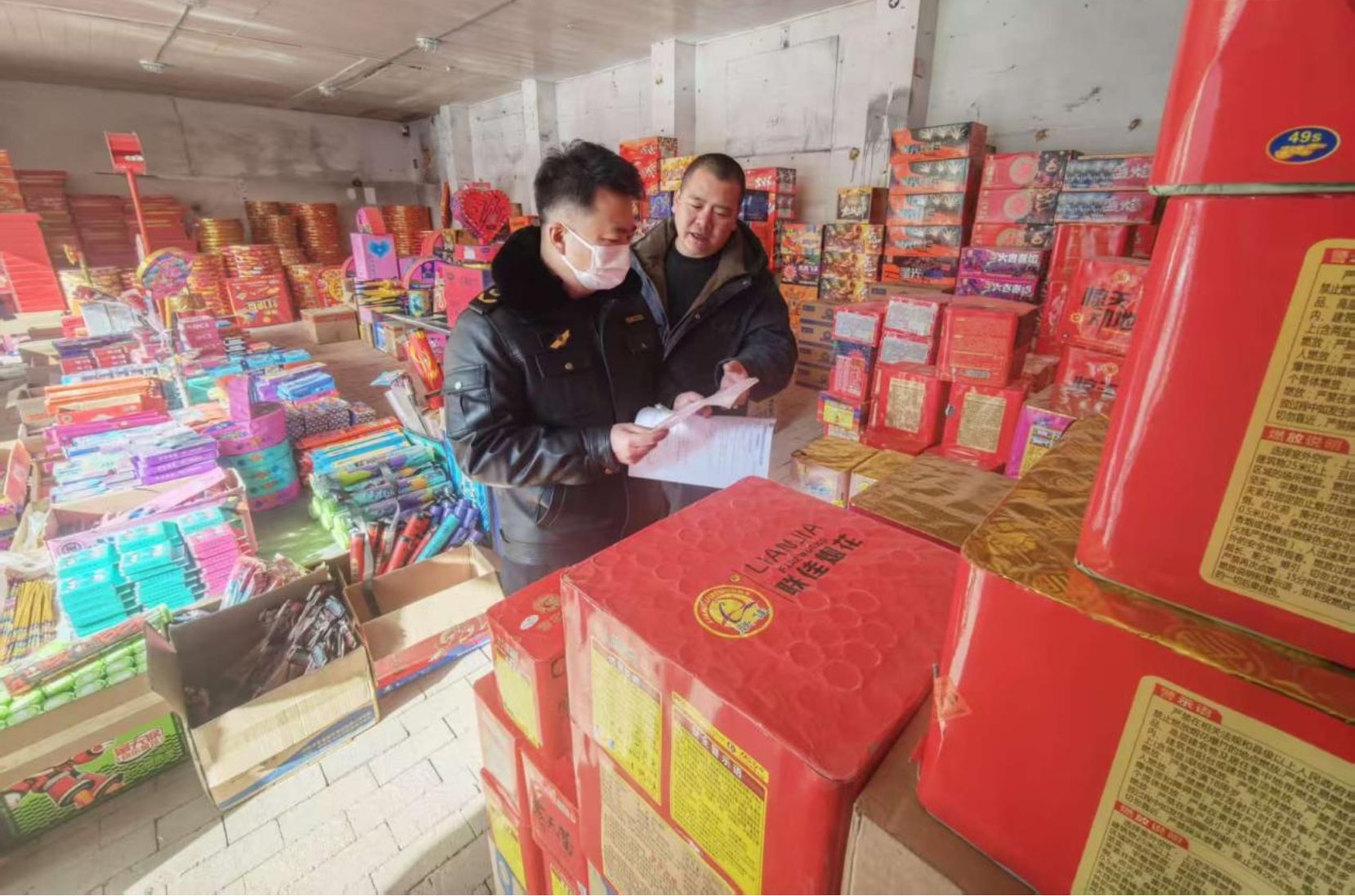 赤峰市元寶山區(qū)人民政府 以優(yōu)質鞋帽零售服務，點亮百姓生活